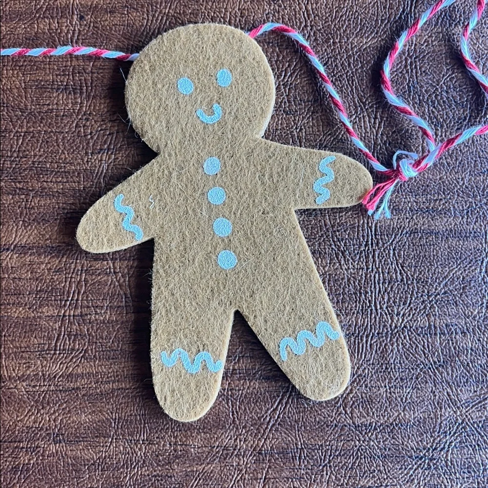 Gingerbread Man Holiday Garland - Brown and White Two 5ft rows